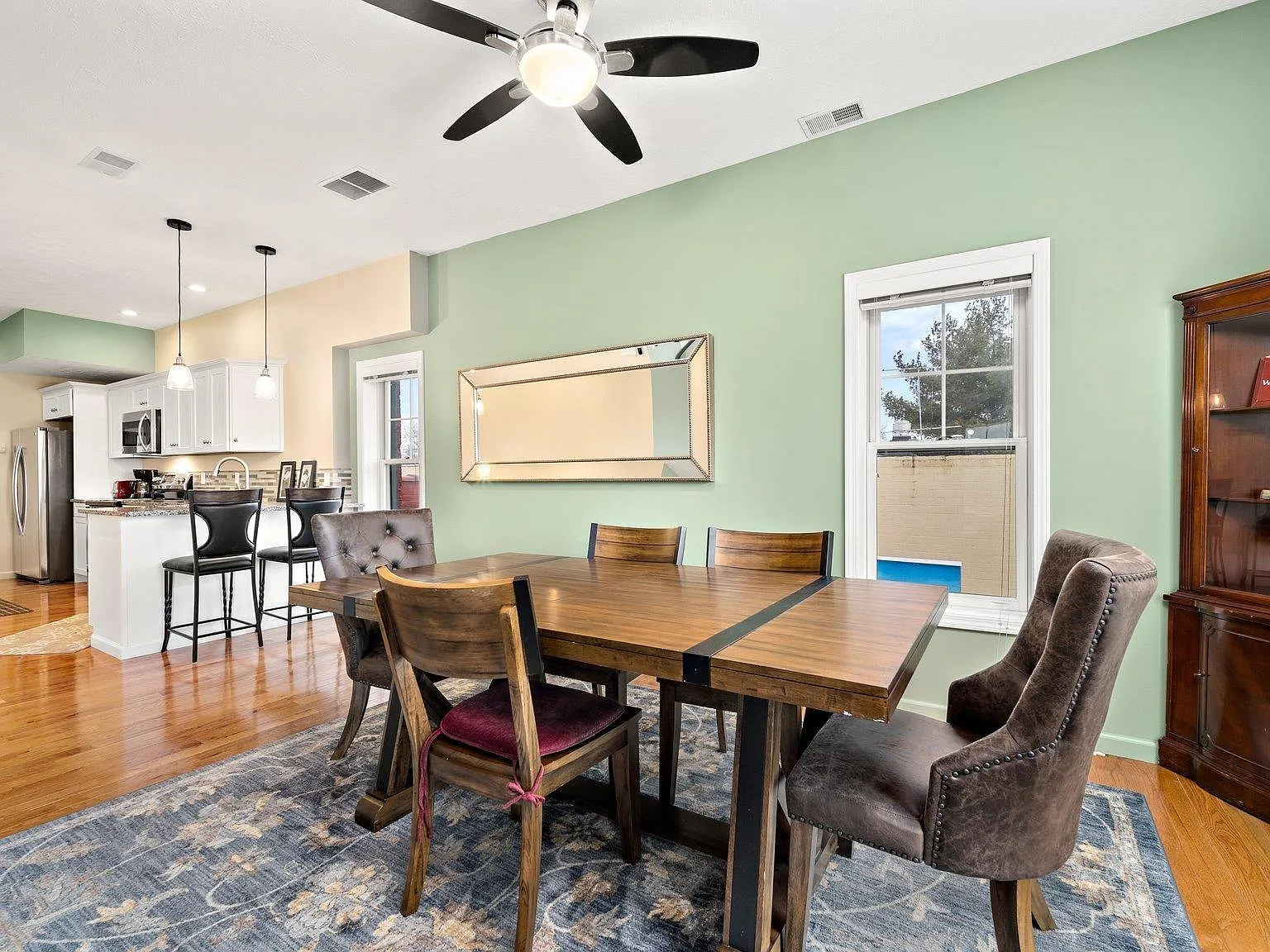 2 bed, $1,800 — Photo 3
