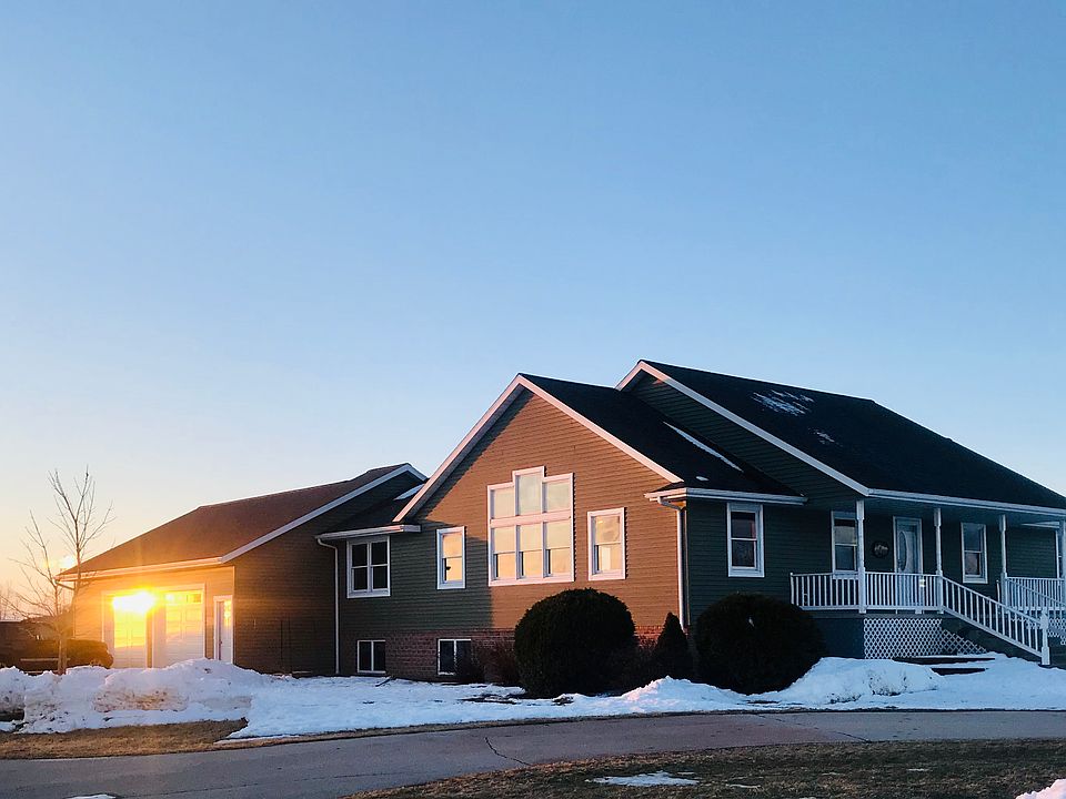 2nd image of 1237 Yurek Rd