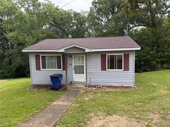 704 High St, Marble Hill, MO 63764