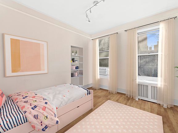 4th image of 320 E 83rd St #4DE