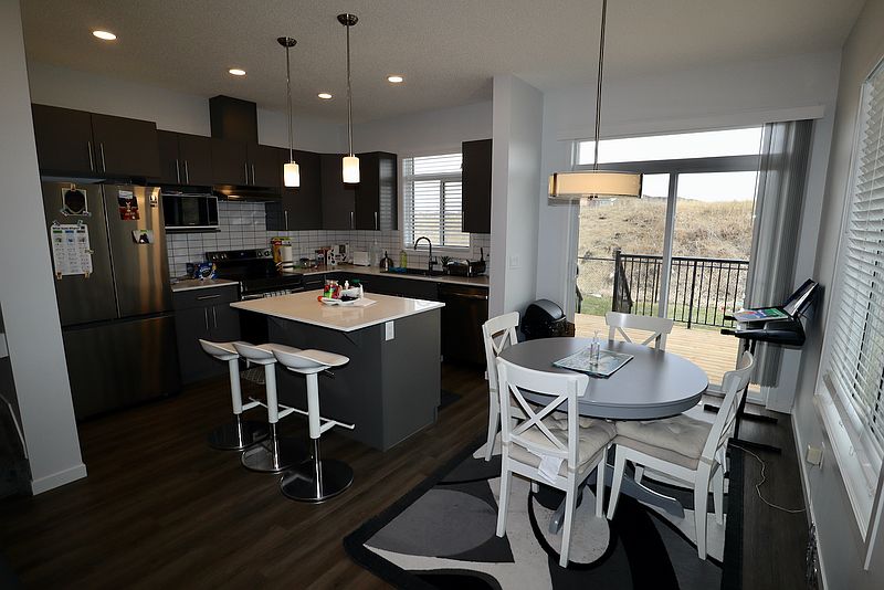 Edmonton Townhouse for rent - 3 Bedrooms — photo 2