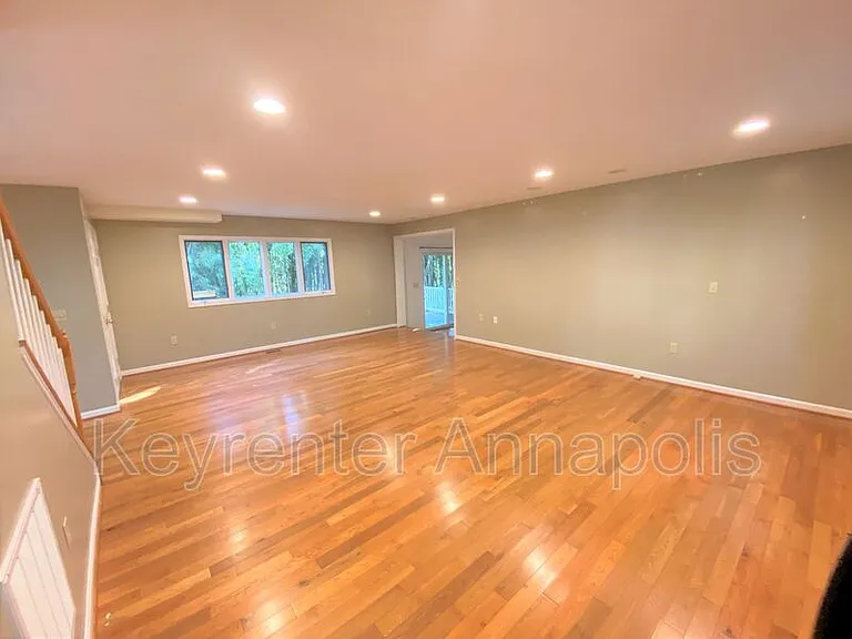 1161 Green Holly Dr — Photo 8