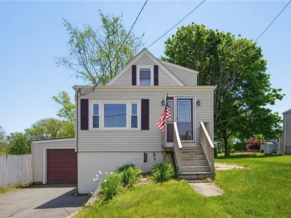 34 Farnum St, Tiverton, RI 02878