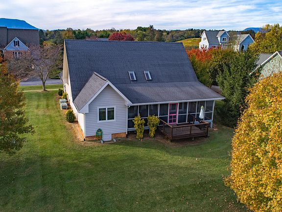 2nd image of 44 Woodridge Ln