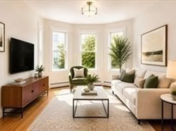 9 Hatch St #2, South Boston, MA 02127