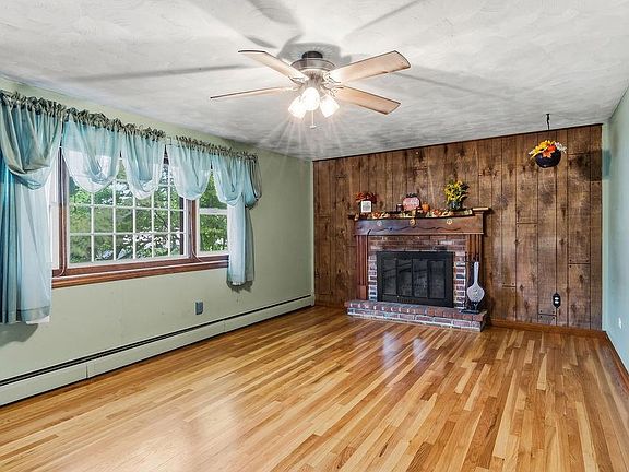 3rd image of 7 Charlotte Dr