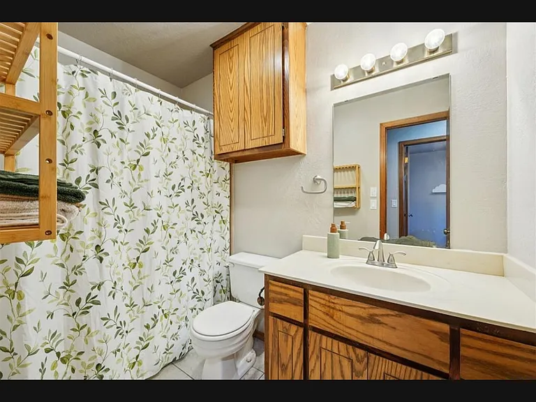 813 Ash Ct — Photo 13