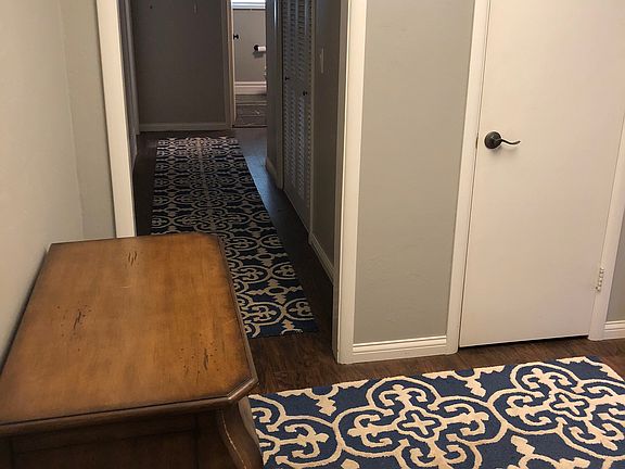 Front Entry/Hallway 