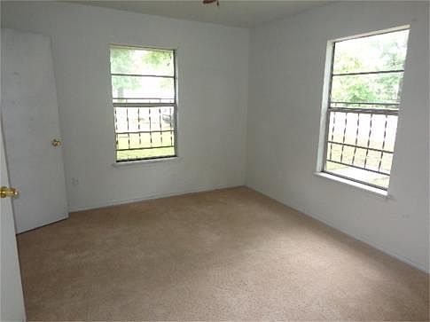 5th image of 1106 Draughn St