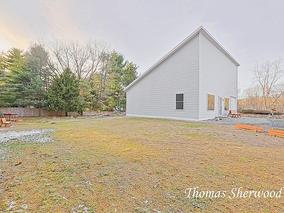 2nd image of 12315 Podunk Rd NE