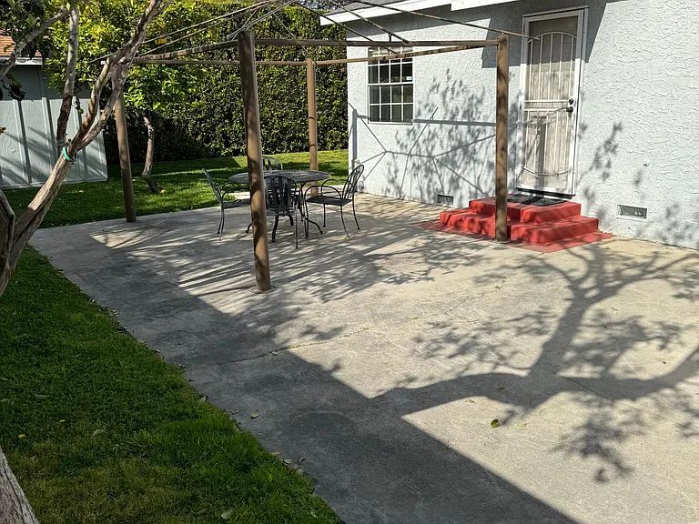 12411 Kittridge St — Photo 34