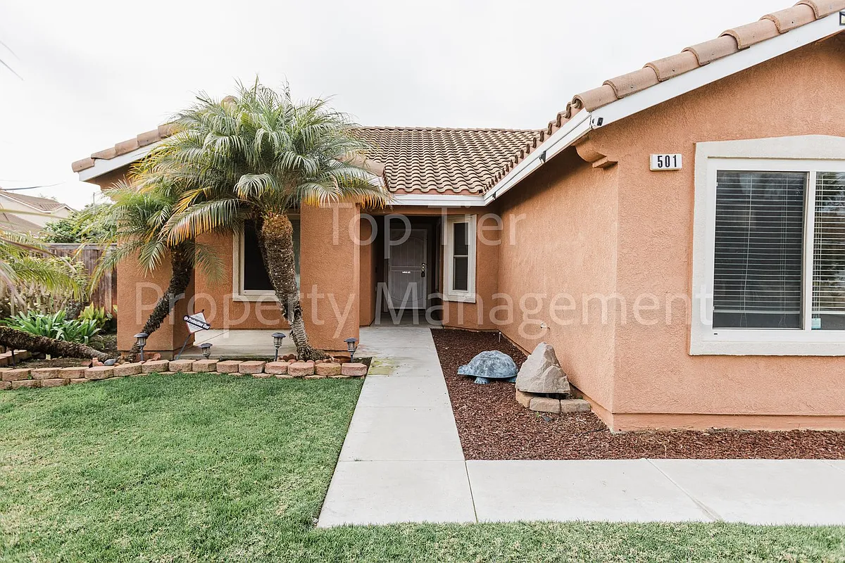 Building Photo - 501 Portico Dr