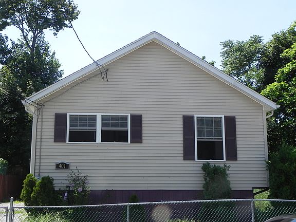 2nd image of 401 Cahill St