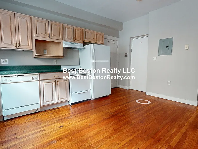 20 John F Kennedy St #3 — Photo 2