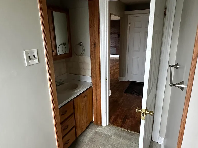 135 Willis Ave — Photo 16
