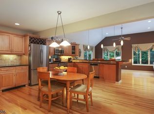 560 Mountain Ave, Berkeley Heights, NJ 07922