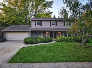 1014 Dover Ct, Libertyville, IL 60048