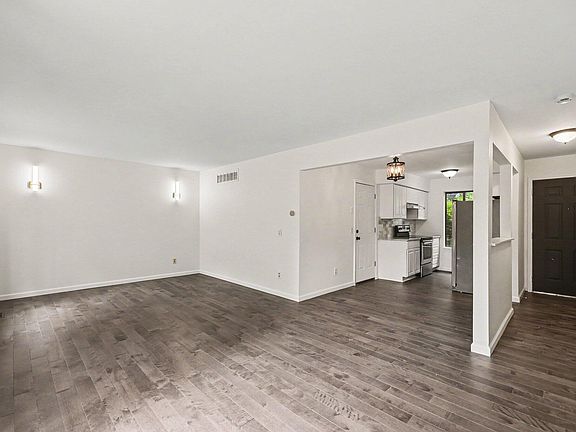 4th image of 23227 Middlebelt Rd