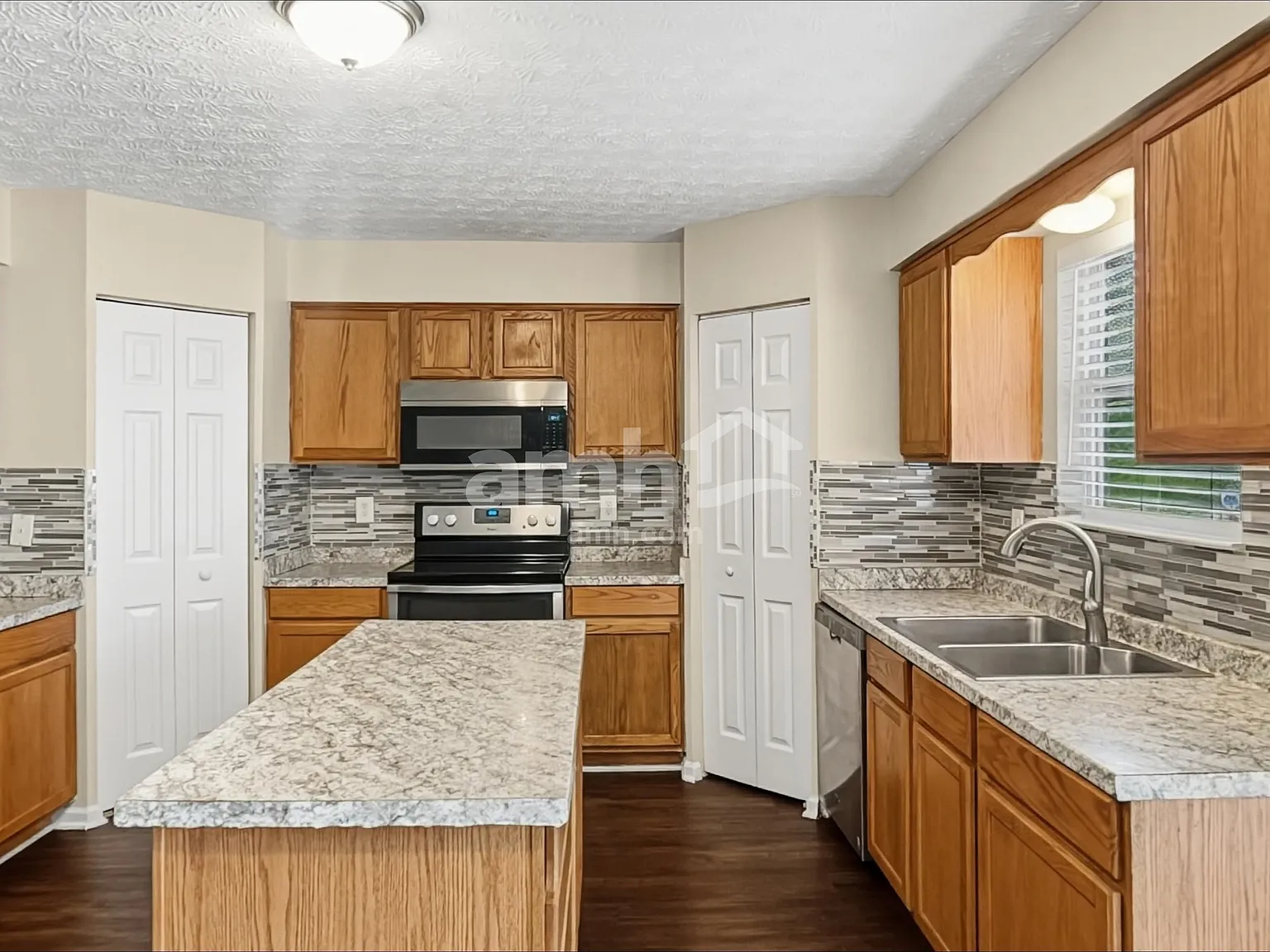 3 bed, 2.5 bath, 2892 sqft, $3,025 — Photo 3