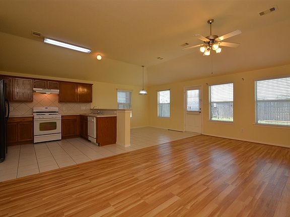 2nd image of 5115 Royal Cypress Dr