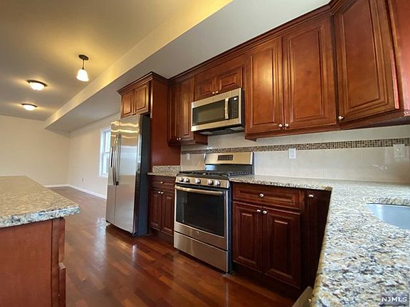 3rd image of 278 Belmont Ave