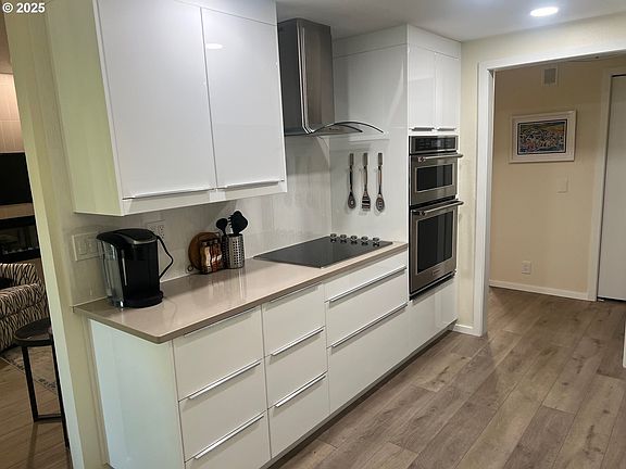 4th image of 2512 SE Baypoint Dr #U40