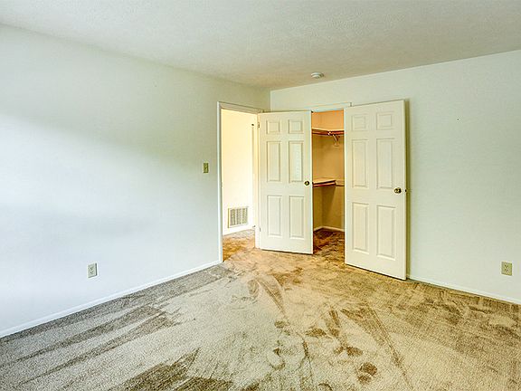 Apartment Bedroom at Williasmburg on the Lake