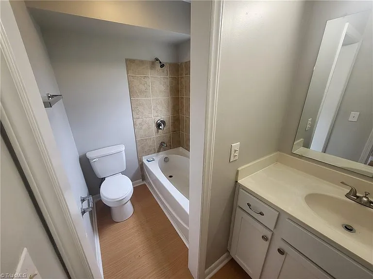 2829 N Ohenry Blvd #D — Photo 9