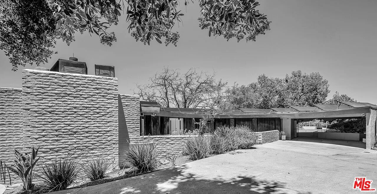 4 bed, 3.0 bath, 2378 sqft, $11,000 — Photo 2