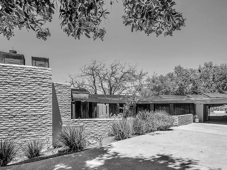 25202 Piuma Rd — Photo 2