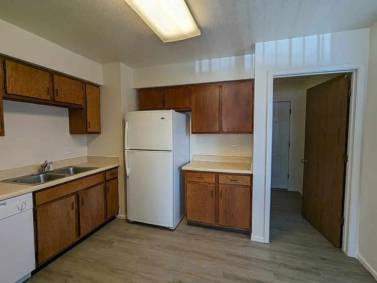 2059 N Winterhaven #101 — Photo 10