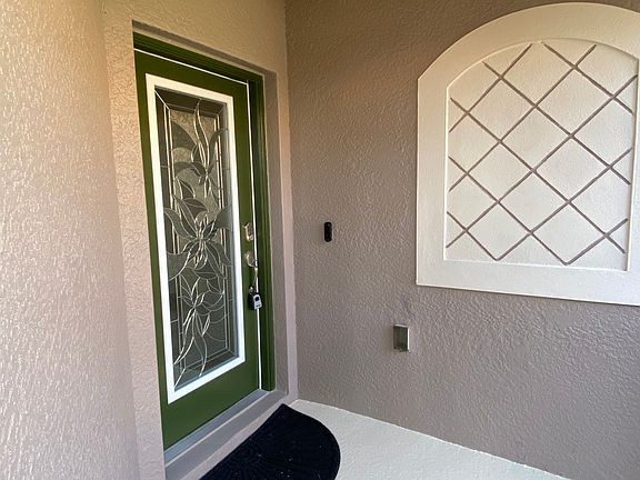 Front screened lanai