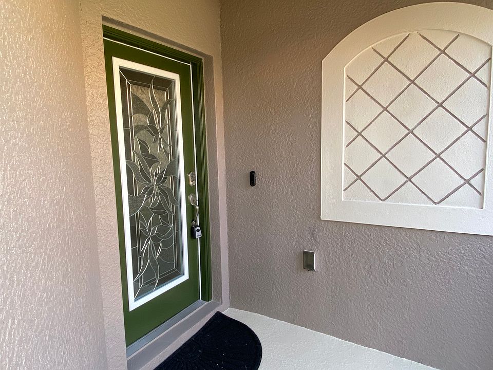 Front screened lanai