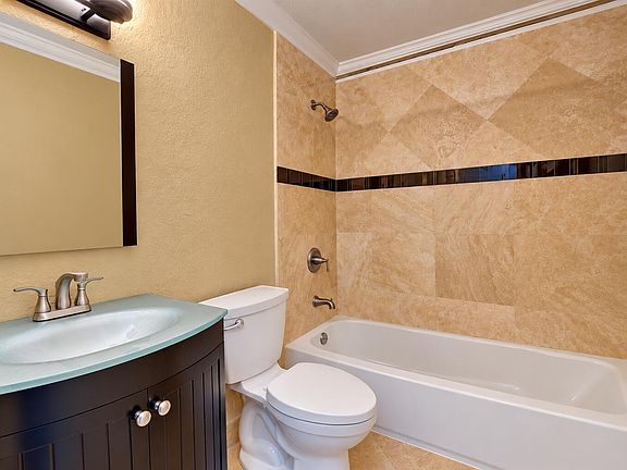 4th image of 8379 Garden Gate Pl