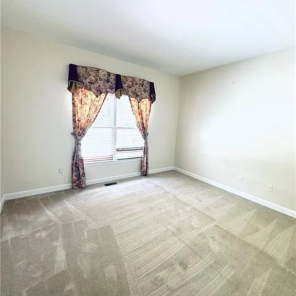 811 Valley Dr — Photo 12