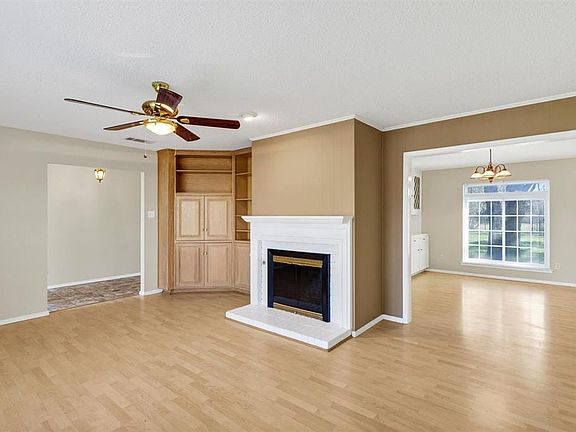 2nd image of 500 Willow Park Dr