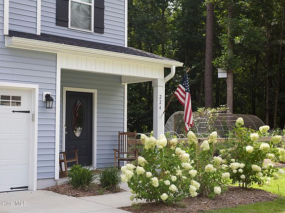 2nd image of 224 Peters Lane