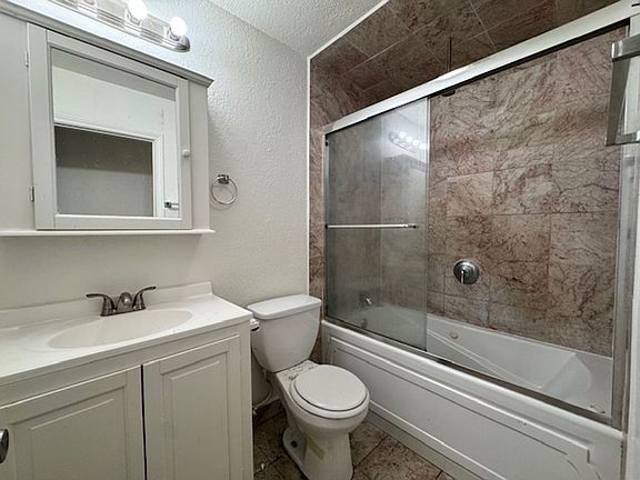 4th image of 544 E Avenue J4