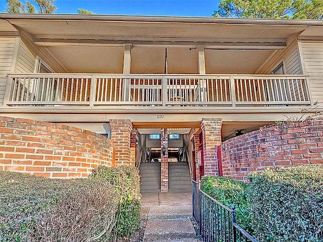 1st image of 1220 Chamberlain Dr APT 4