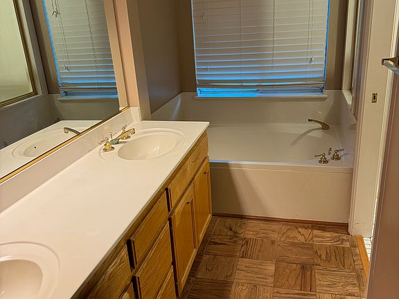 5th image of 1012 Zumstein Dr