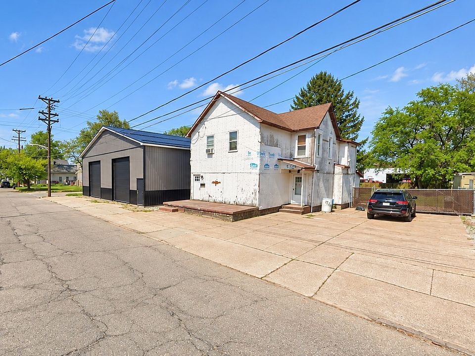 1st image of 1605 Plum St