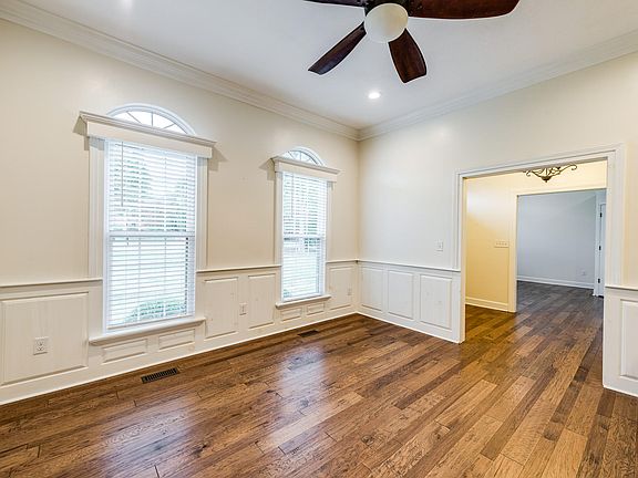 4th image of 125 Rebecca Dr