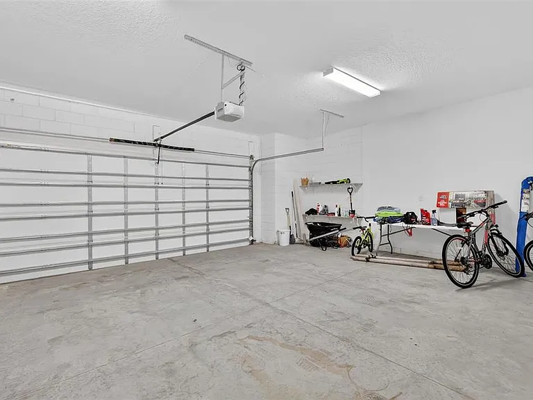 6070 Sierra Crown St — Photo 46