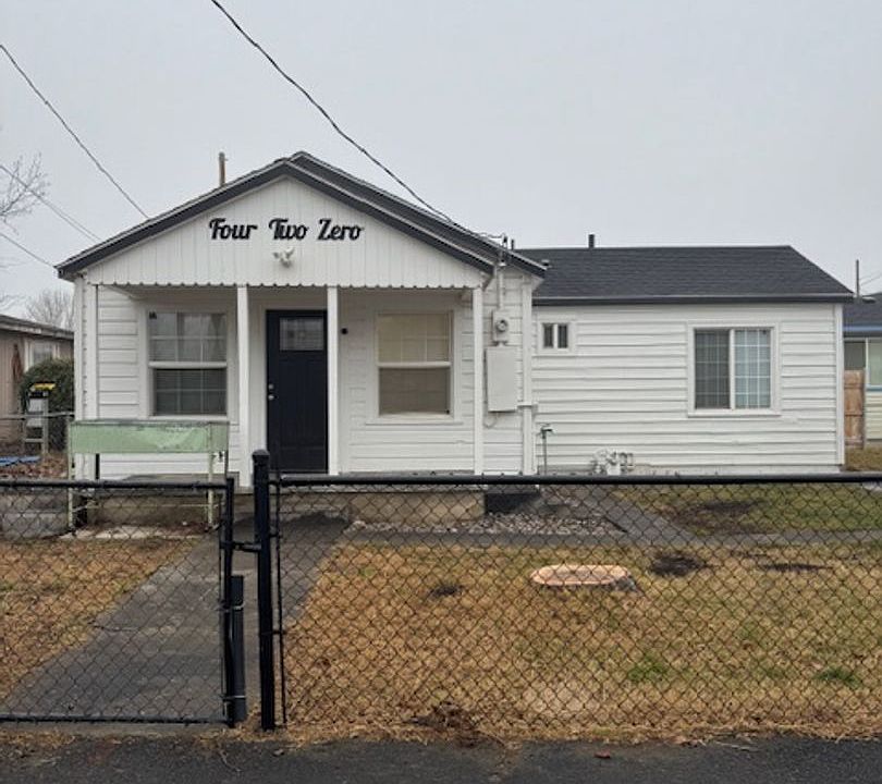 1st image of 420 W Wood Ave