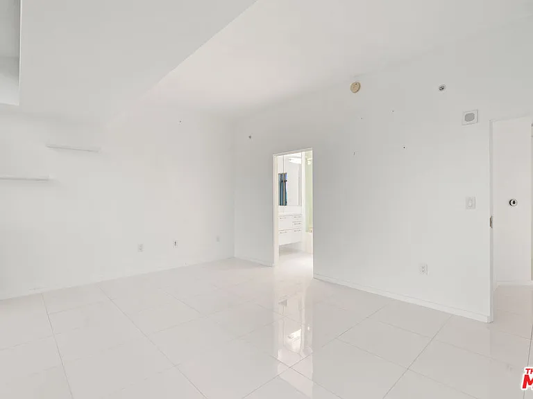 13700 Marina Pointe Dr #1915 — Photo 16