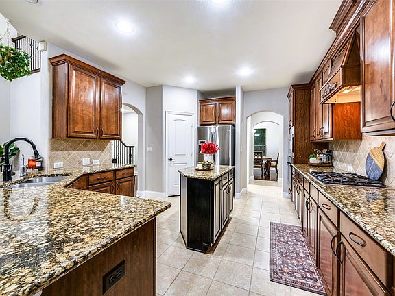 5th image of 1714 Yosemite Ln