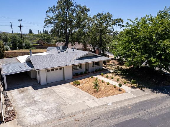 3rd image of 142 Penaranda Dr