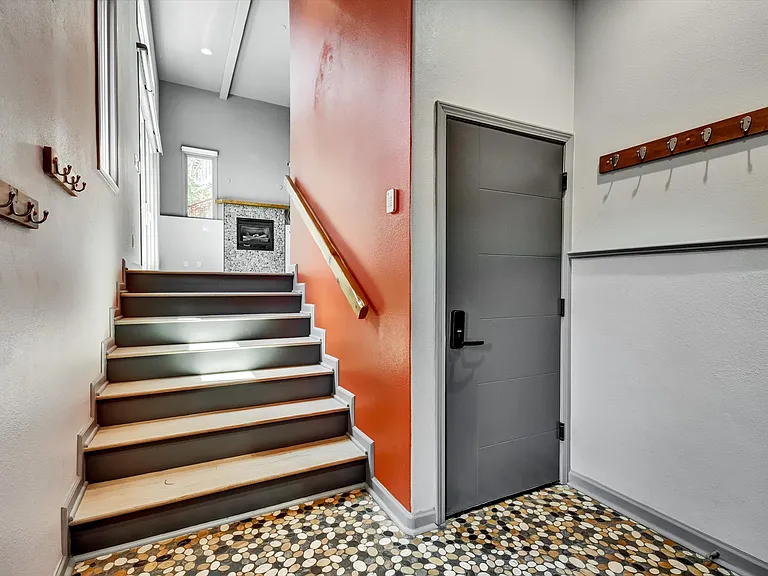 7001 Buckingham Blvd — Photo 35