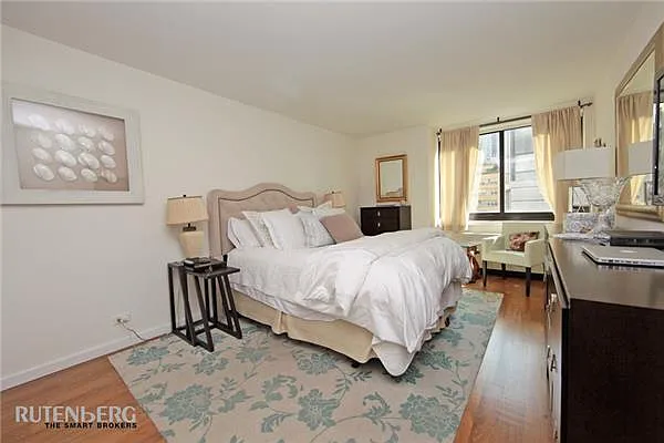 Rented by R New York | media 6