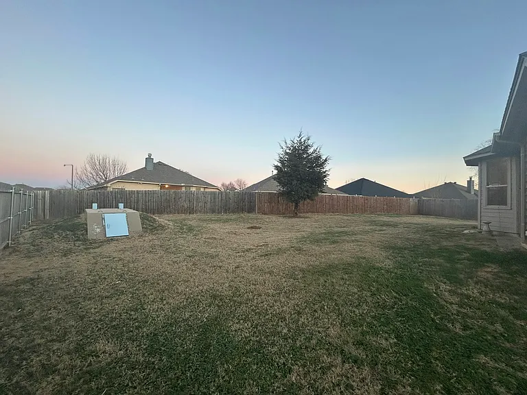 2400 Rookhaven Ln — Photo 4